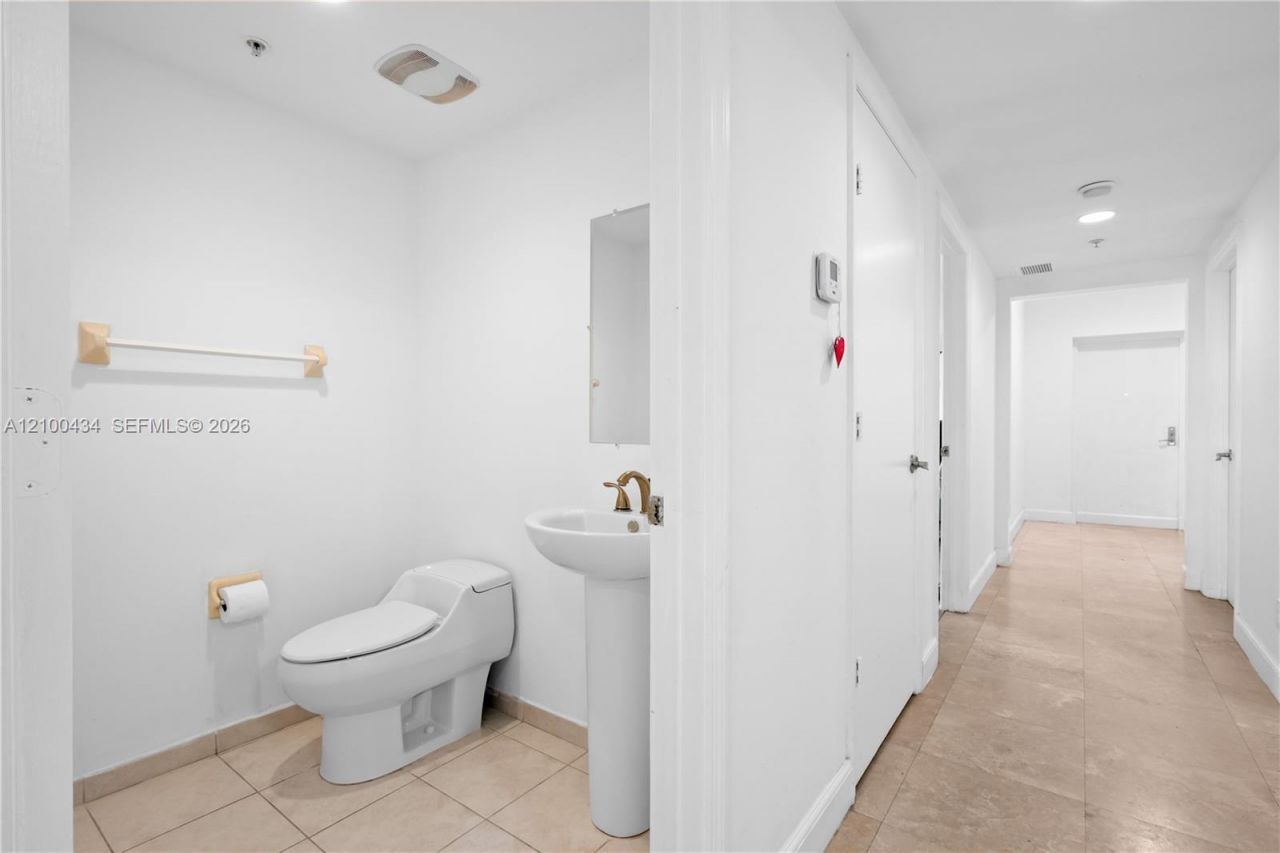 14951 Royal Oaks Ln , Unit 709, North Miami, FL 33181 Photo