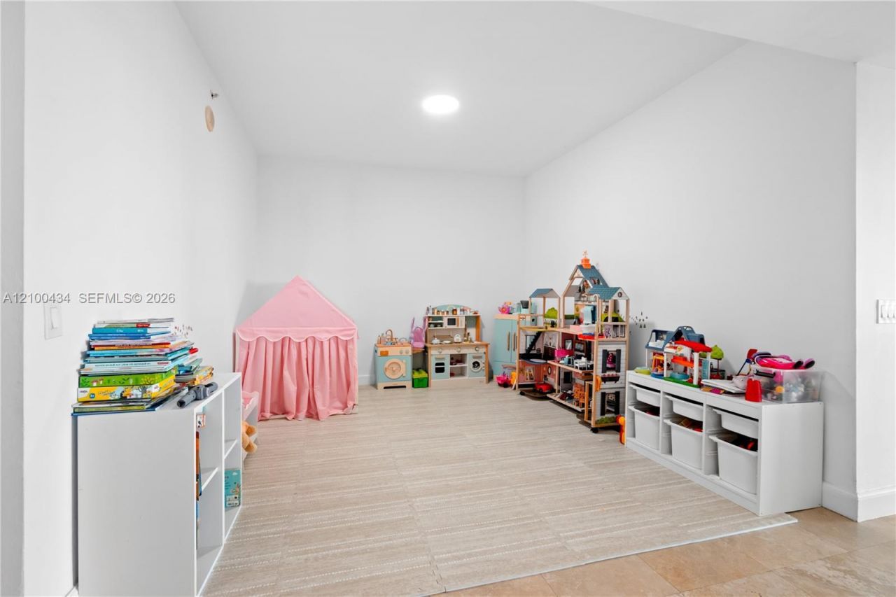 14951 Royal Oaks Ln , Unit 709, North Miami, FL 33181 Photo