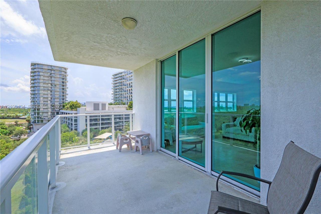 14951 Royal Oaks Ln , Unit 709, North Miami, FL 33181 Photo