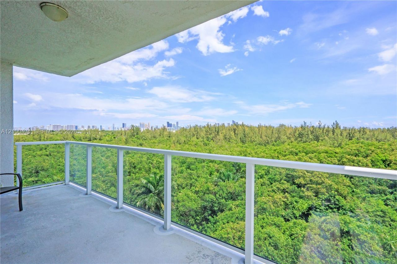 14951 Royal Oaks Ln , Unit 709, North Miami, FL 33181 Photo