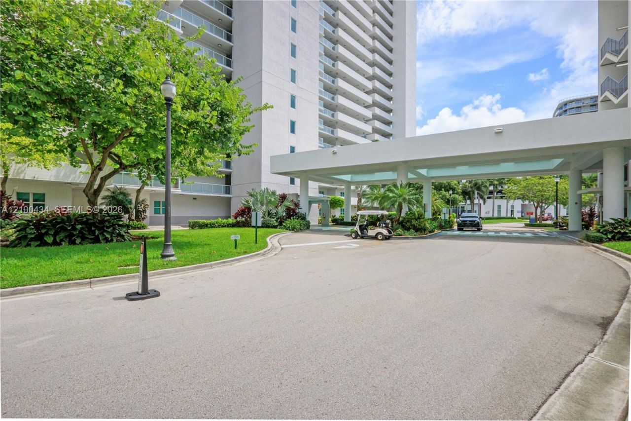 14951 Royal Oaks Ln , Unit 709, North Miami, FL 33181 Photo