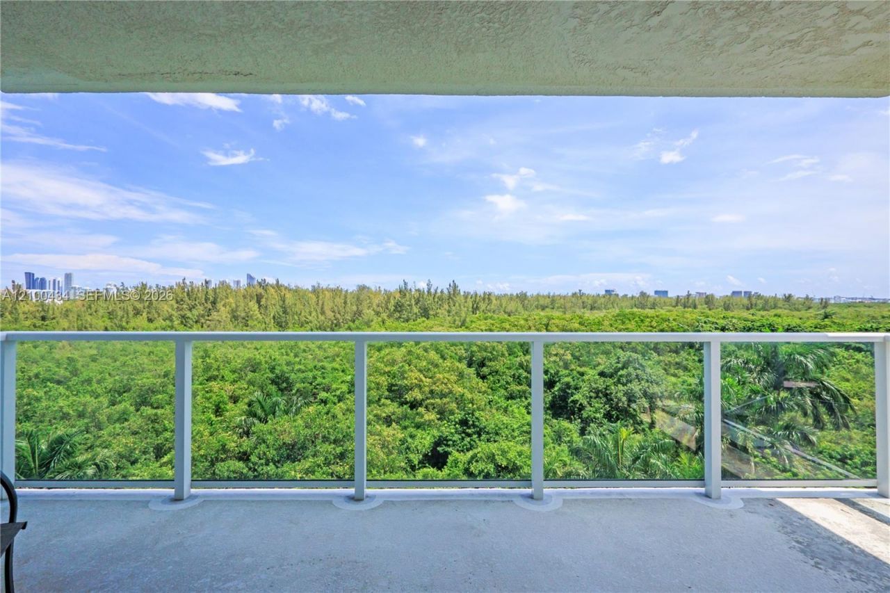 14951 Royal Oaks Ln , Unit 709, North Miami, FL 33181 Photo