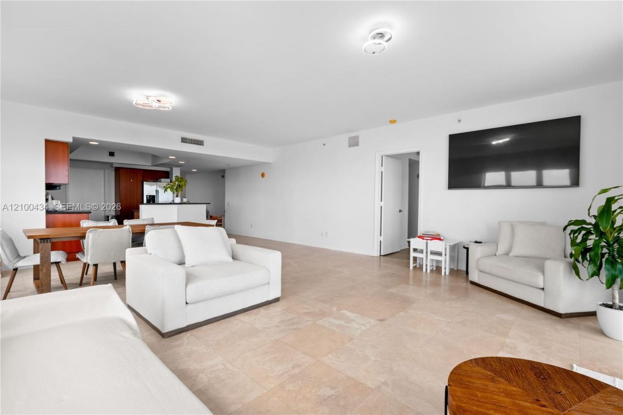 14951 Royal Oaks Ln , Unit 709, North Miami, FL 33181 Photo