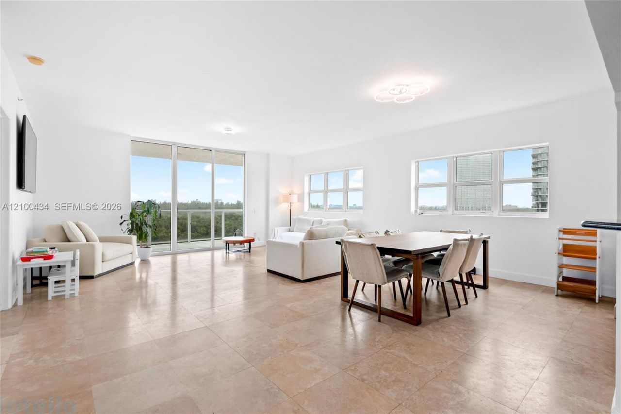 14951 Royal Oaks Ln , Unit 709, North Miami, FL 33181 Photo