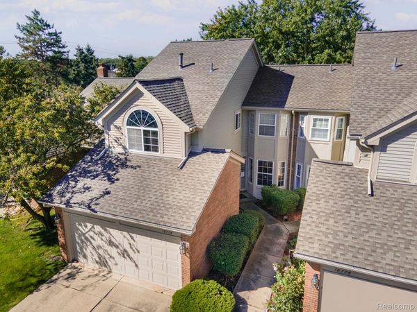 18778 Hilltop Circle, Unit 112, Riverview, Mi 48193