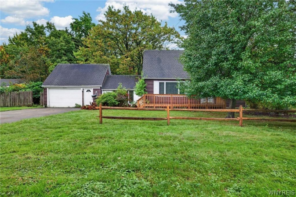 5081 Stewart Road, Buffalo, NY 14219 Main Photo