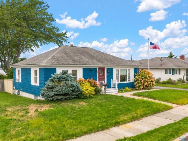 19 Nautilus St, New Bedford, MA 02744