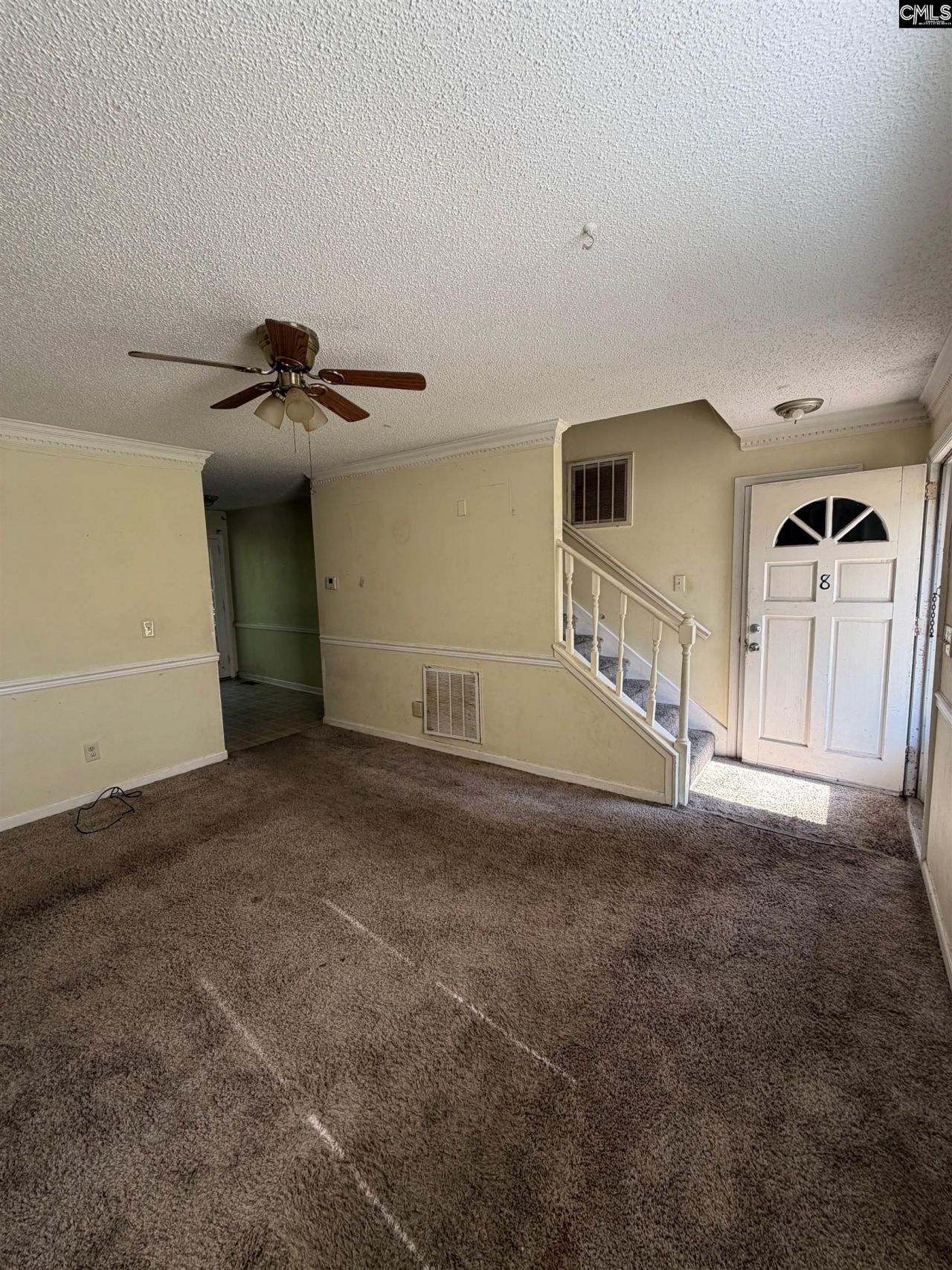 8 Cresecent Lane  Photo 4