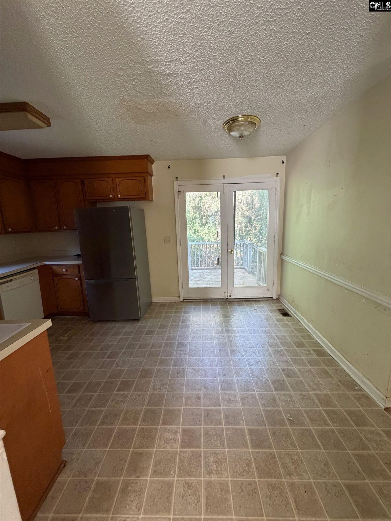 8 Cresecent Lane  Photo 5