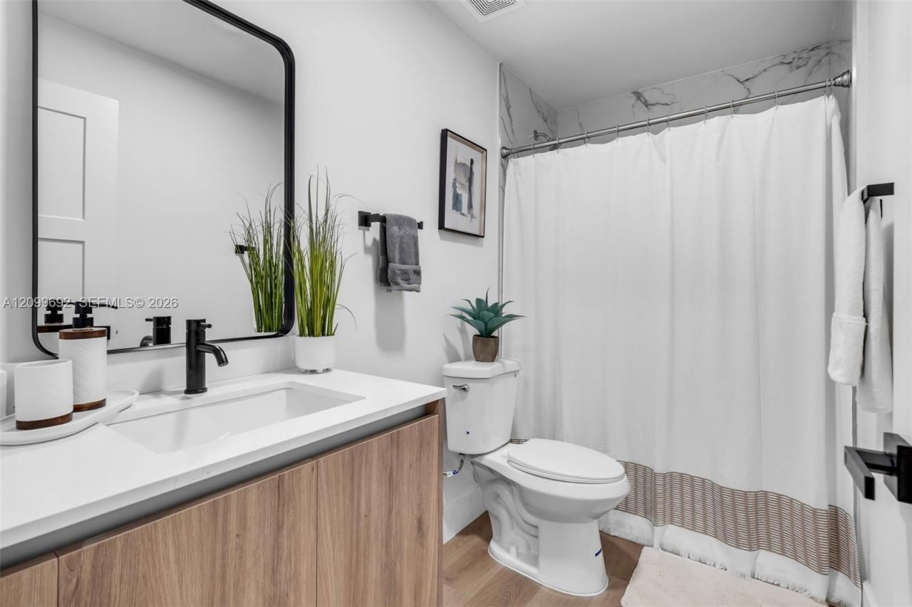 3728 NW 19th Ave , Unit 206, Miami, FL 33142 Photo