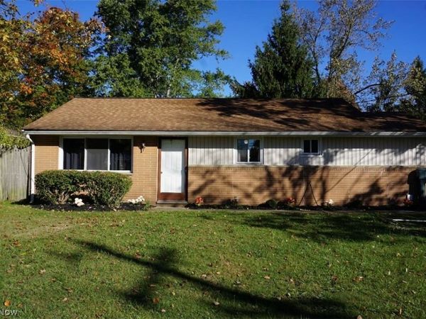 211 Hilltop Drive, Chardon, OH 44024