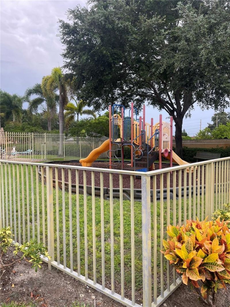 5803 Siena Ln , Unit 606, Hollywood, FL 33021 Photo