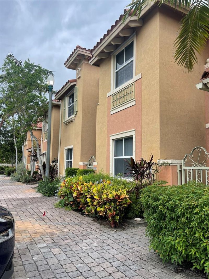 5803 Siena Ln , Unit 606, Hollywood, FL 33021 Photo