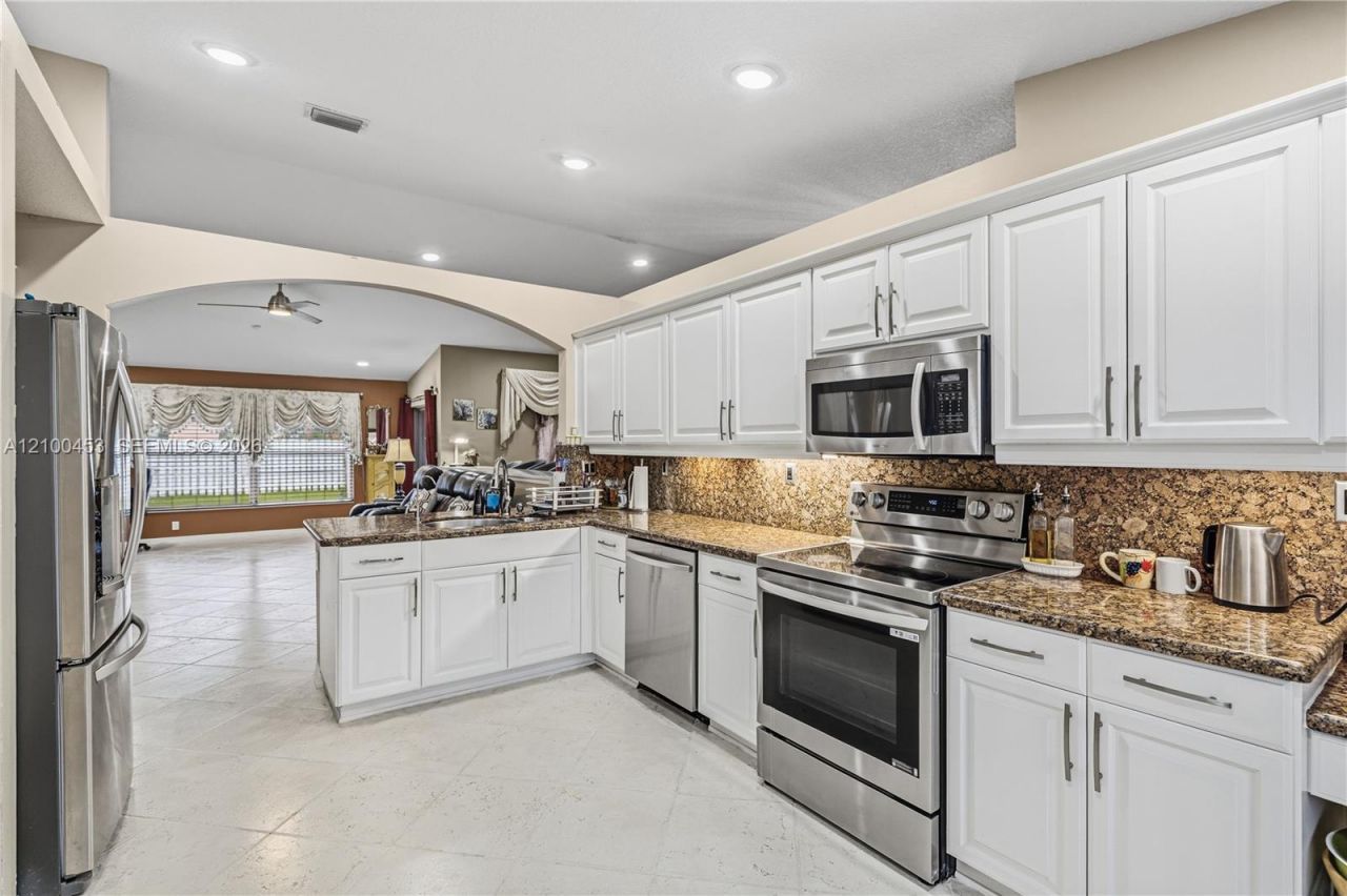 1130 NW 133rd Ter, Sunrise, FL 33323 Photo