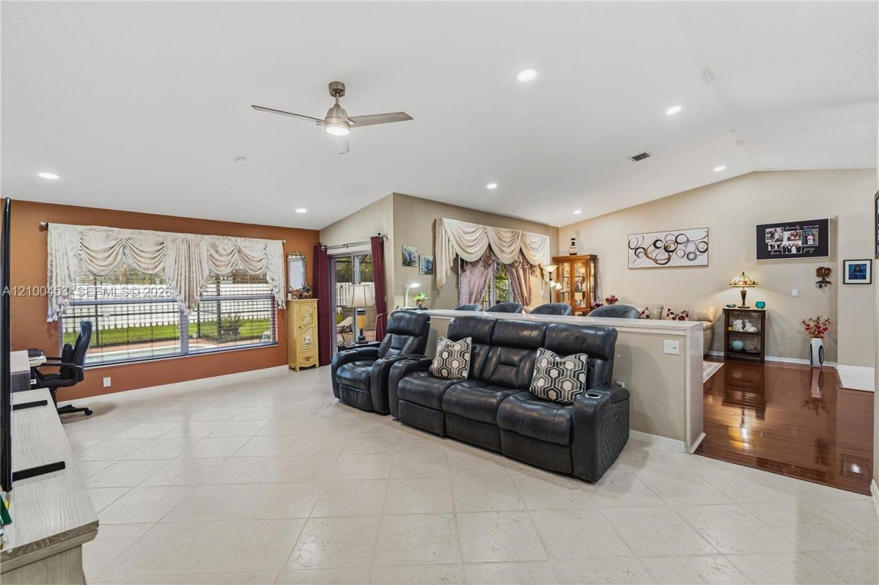 1130 NW 133rd Ter, Sunrise, FL 33323 Photo