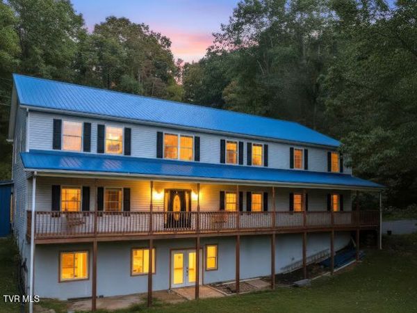 955 Wakefield Drive, Pounding Mill, VA 24637
