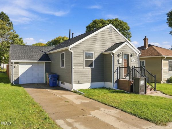 206 5TH STREET NE, Watertown, SD 57201
