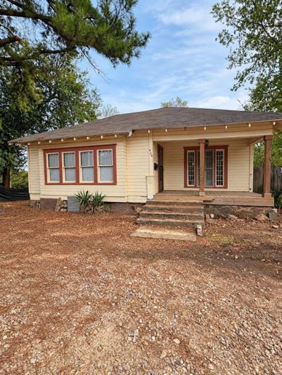 404 E Kiamichi Street, Hugo, OK 74743 Main Photo