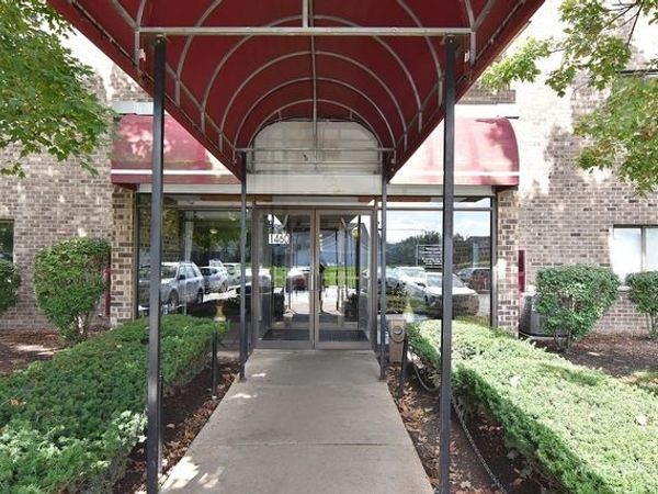 1460 Fairlane Drive , Unit 324, Schaumburg, IL 60193