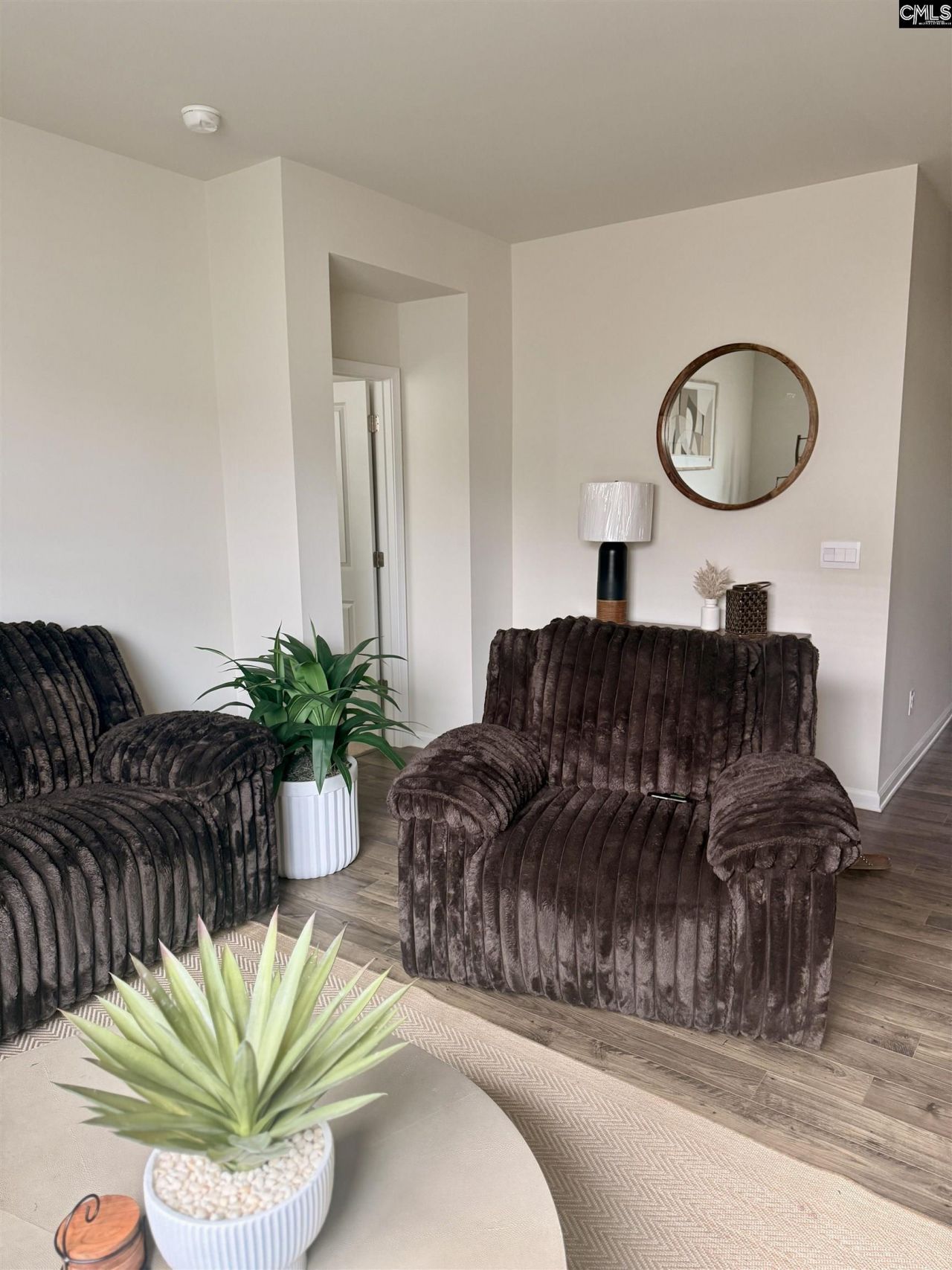 509 Leathertree Lane  Photo 6