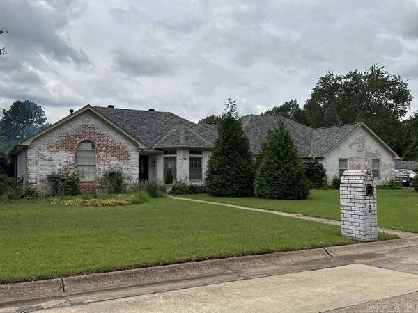 3 Hyde Park Circle , Conway, AR 72034