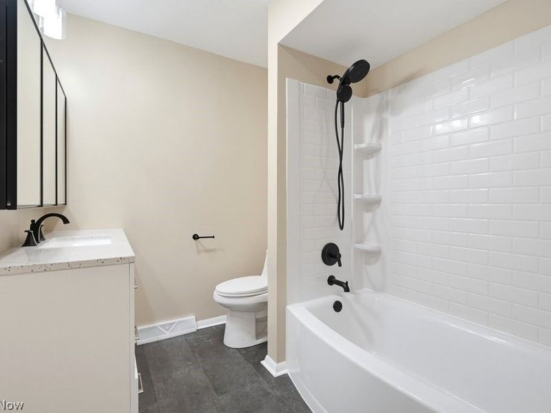 1535 S Plainview Drive, Akron, OH 44321 Photo 24