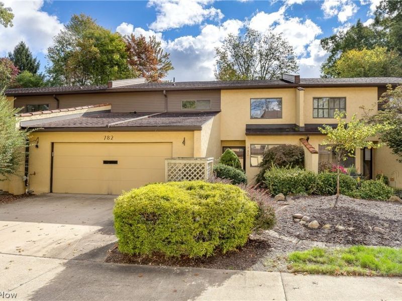 782 Hampton Ridge Drive, Akron, OH 44313 Photo 1