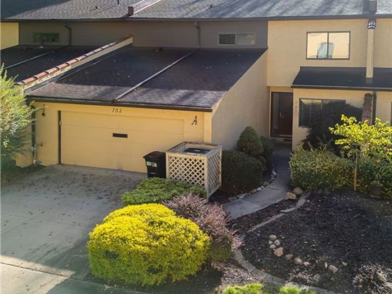 782 Hampton Ridge Drive, Akron, OH 44313 Photo 2