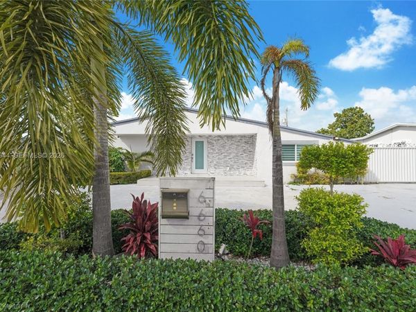6660 W 13th Ave , Hialeah, FL 33012
