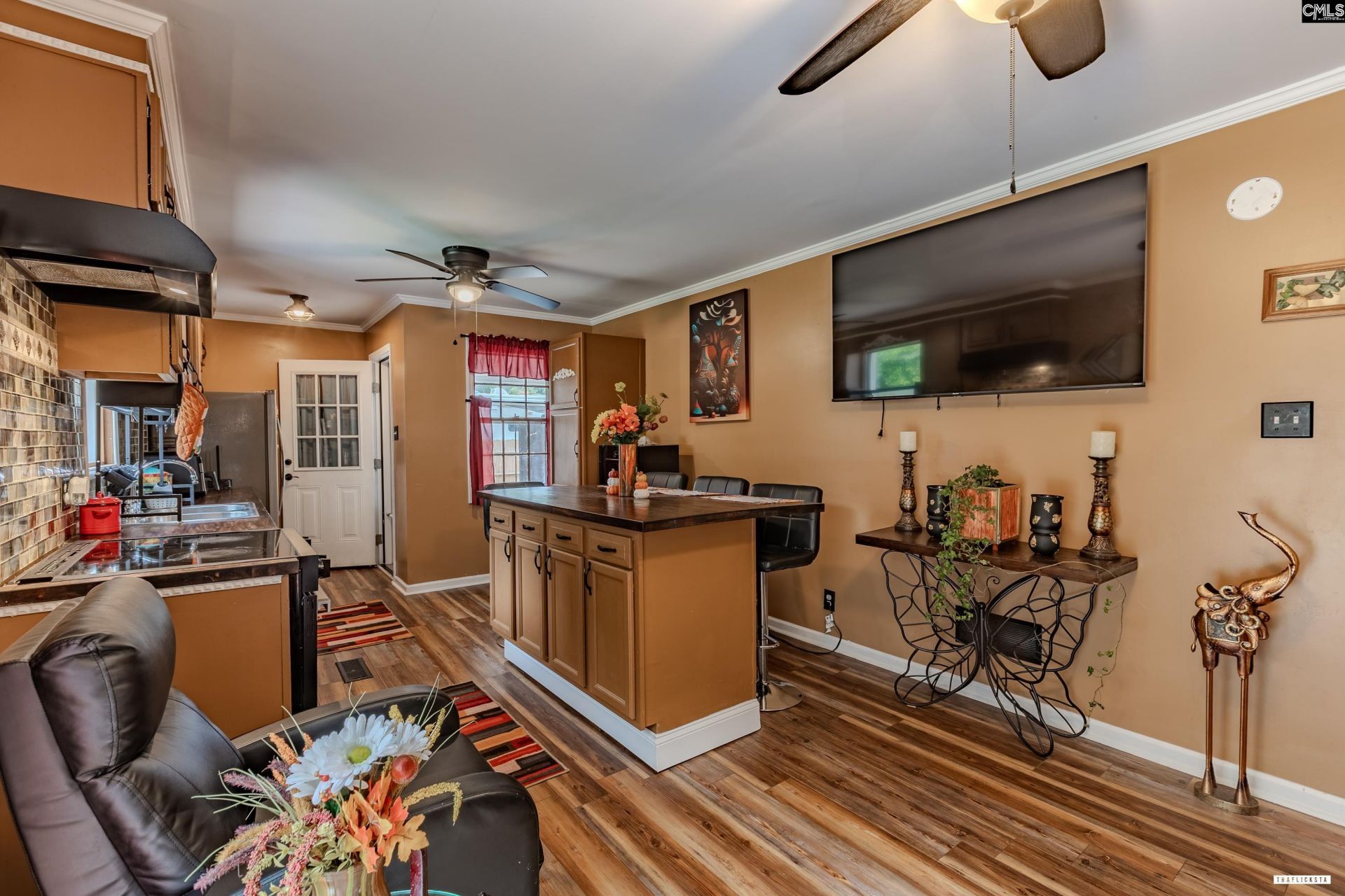 2115 Arrowwood Road  Photo 6