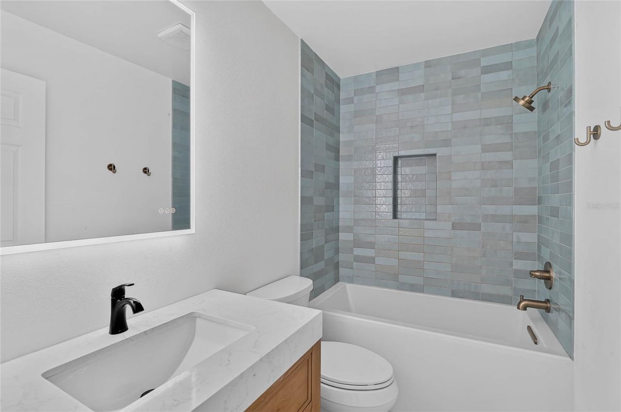 358 Bearded Oaks Circle , Sarasota, FL 34232 Photo