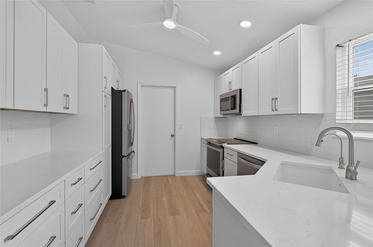 358 Bearded Oaks Circle , Sarasota, FL 34232 Photo