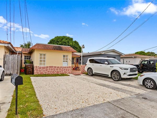 7830 W 8th Ave , Hialeah, FL 33014