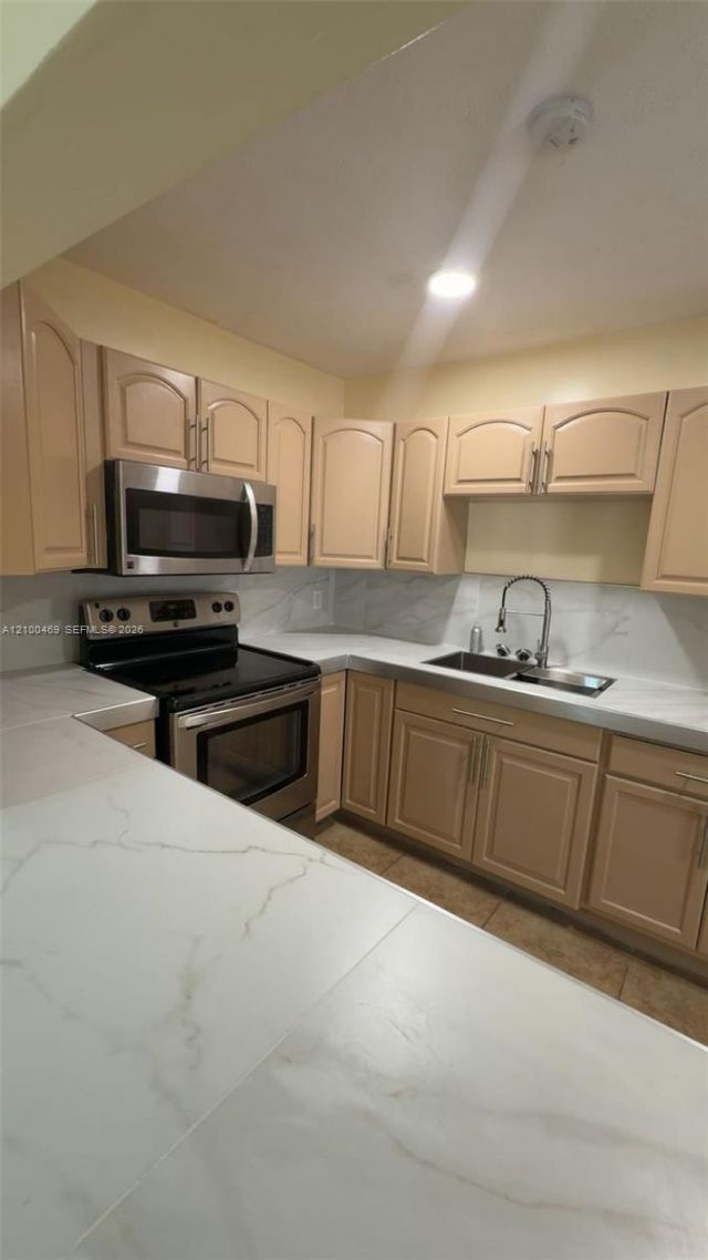 801 W 4th St , West Palm Beach, FL 33401 Photo