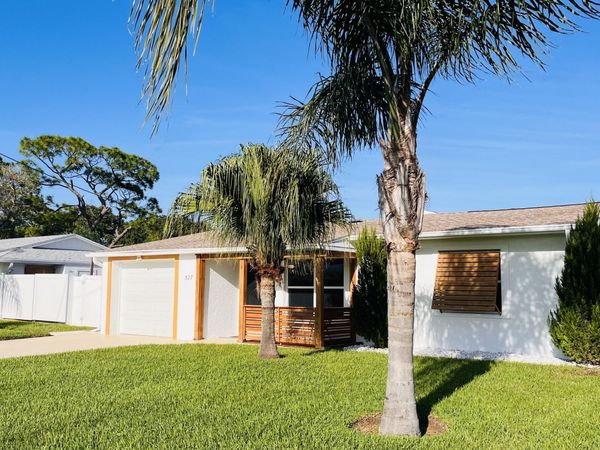 527 S Peninsula Avenue, New Smyrna Beach, FL 32169