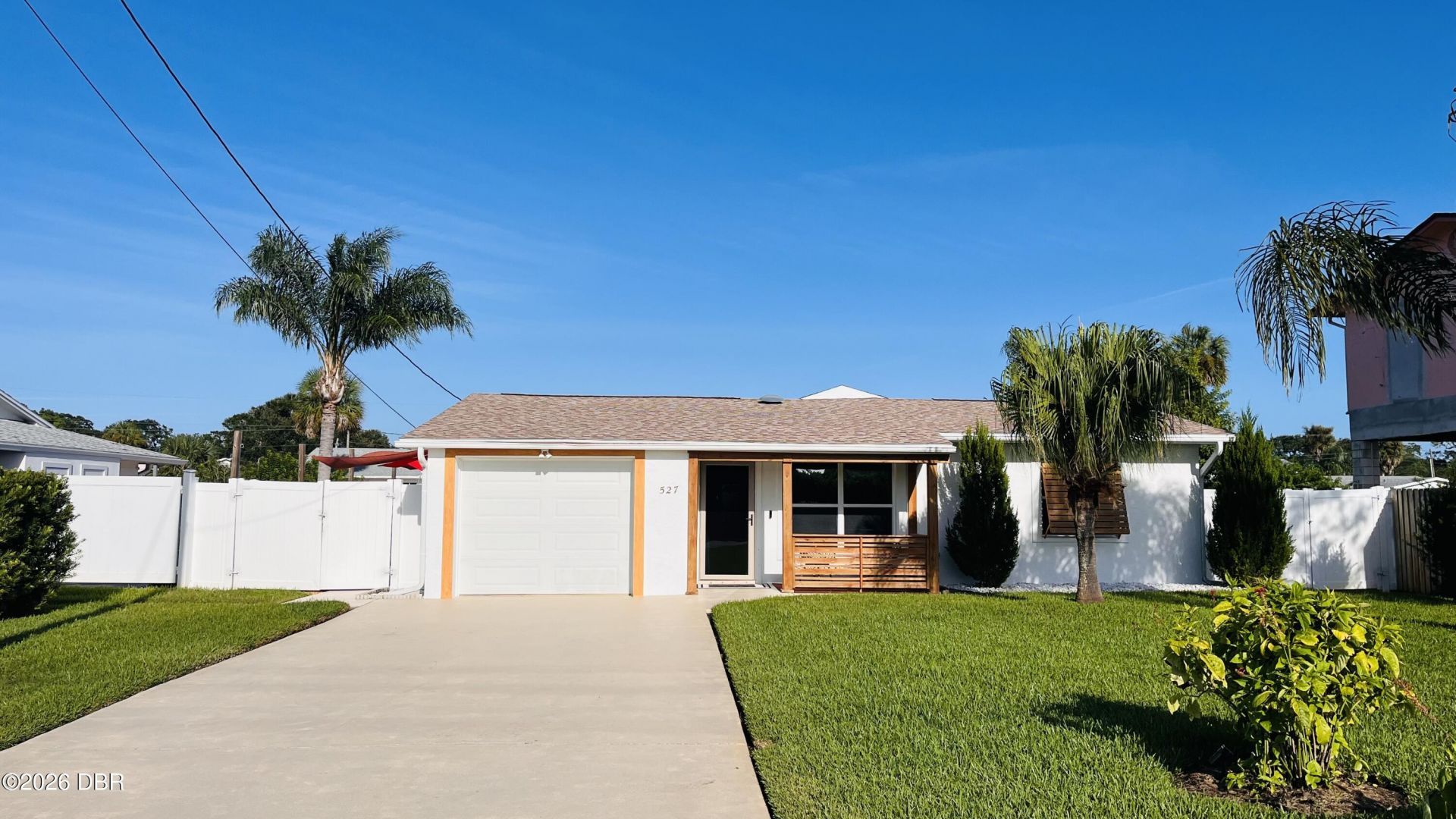 527 S Peninsula Avenue, New Smyrna Beach, FL 32169 Photo