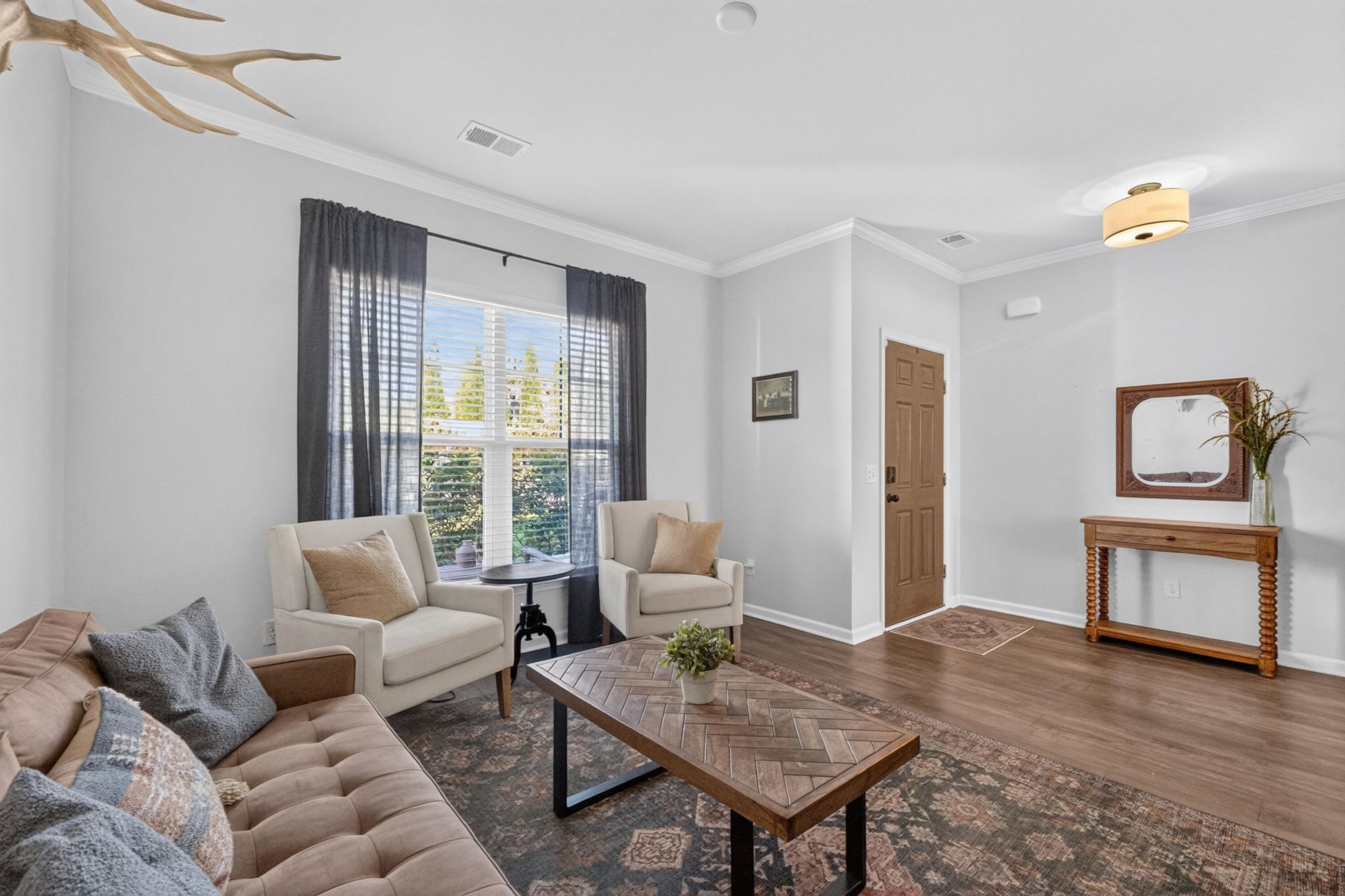 204 Devonshire Drive Photo 6