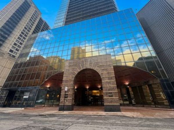 10 E Ontario Street, Unit 1111, Chicago, IL 60611