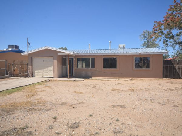 5941 Eucariz Avenue SW, Albuquerque, NM 87121