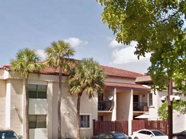 690 W Park Dr , Unit 107-2, Miami, FL 33172