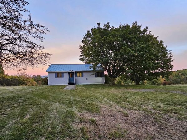 288 Old Stage Coach Road, Bradford, VT 05033