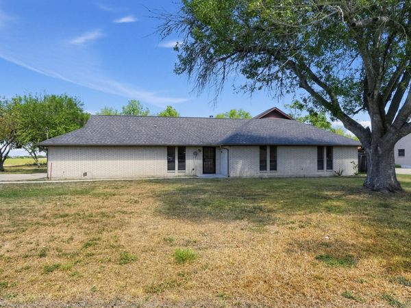 1419 W San Antonio ST, Lockhart, TX 78644
