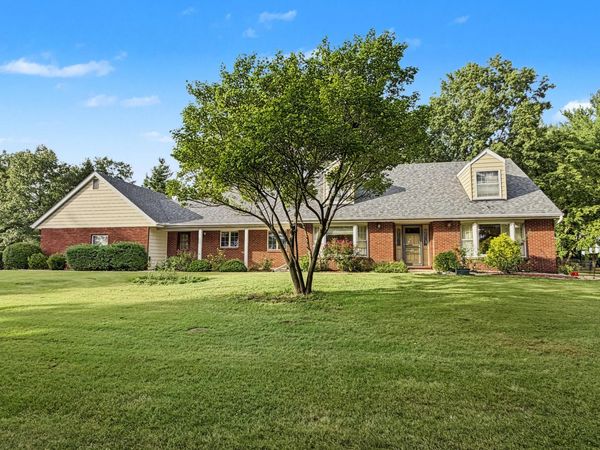 2016 E 2100 North Road , Watseka, IL 60970