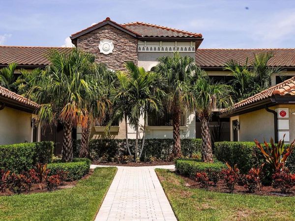 5558 PALMER CIRCLE , Unit 101, LAKEWOOD RANCH, FL 34211