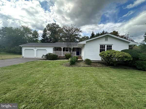 28 ROCKLEIGH DRIVE, EWING TWP, NJ 08628
