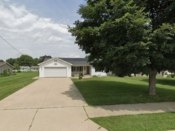 406 W Mckinley Road , Ottawa, IL 61350