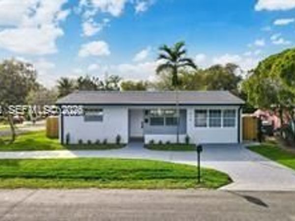 916 SW 7th Ave , Hallandale Beach, FL 33009