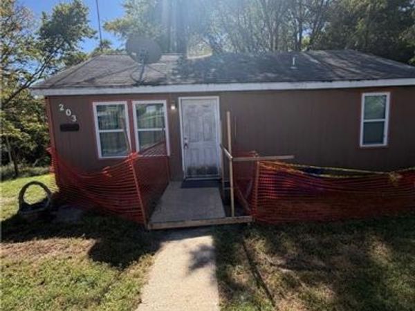 203 S 7th Street, Lexington, MO 64067