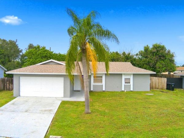 2066 SE STONECROP Street, Port St. Lucie, FL 34984