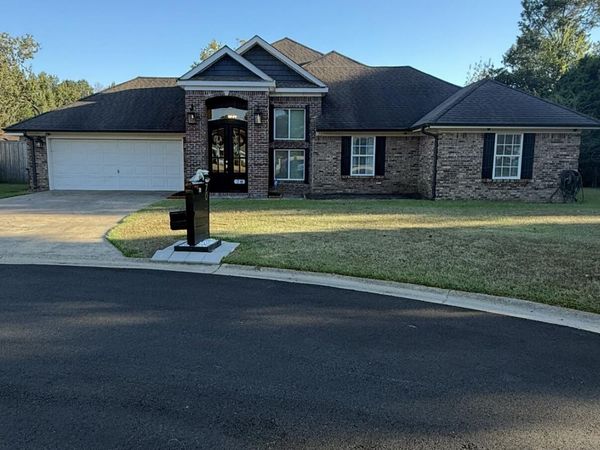 70 Wood Glen Ln., Columbus, MS 39705
